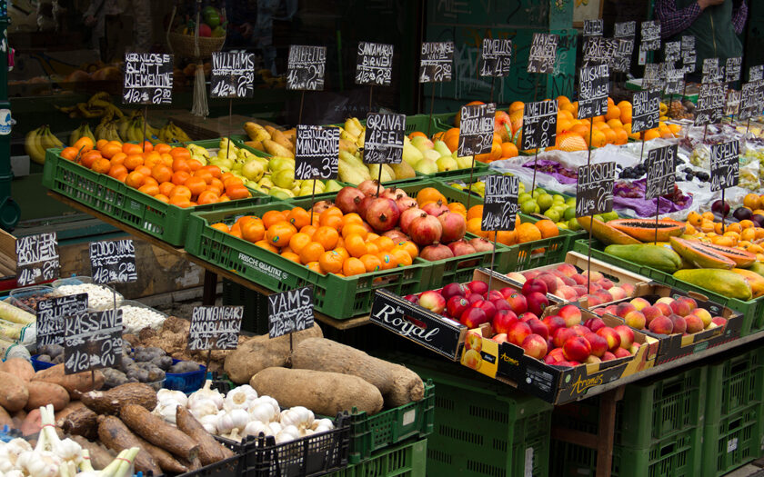 obst und gemüse am naschmarkt