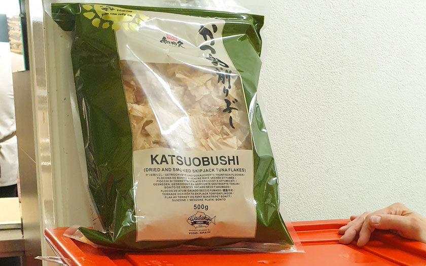 eine Packung Katsuobushi